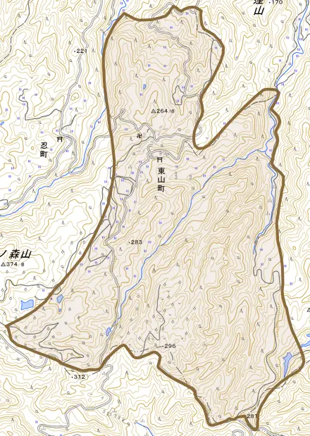 東山町とその周辺の地図。町の範囲を重ねている