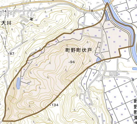 町野町伏戸とその周辺の地図。町の範囲を重ねている
