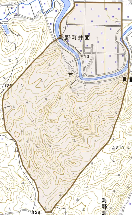 町野町井面とその周辺の地図。町の範囲を重ねている
