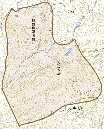 町野町真喜野とその周辺の地図。町の範囲を重ねている