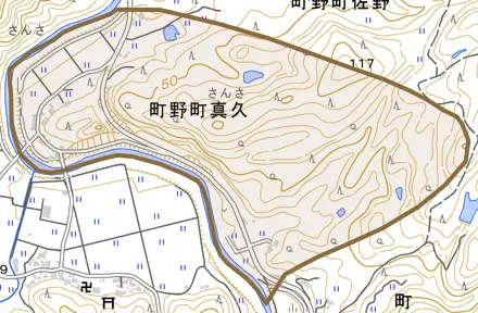 町野町真久とその周辺の地図。町の範囲を重ねている