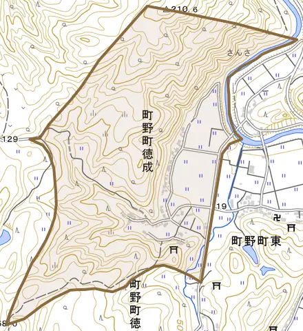町野町徳成とその周辺の地図。町の範囲を重ねている