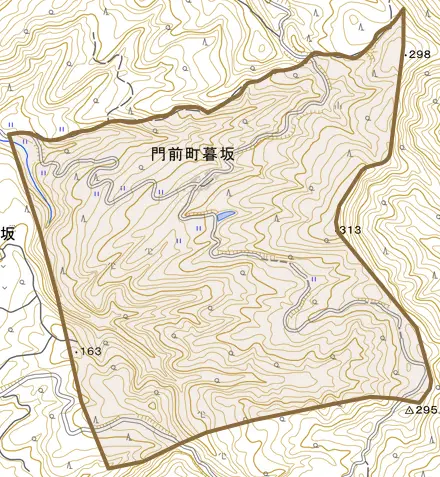 門前町暮坂とその周辺の地図。町の範囲を重ねている