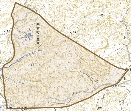 門前町六郎木とその周辺の地図。町の範囲を重ねている