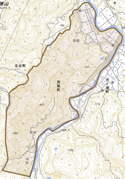 西脇町とその周辺の地図。町の範囲を重ねている