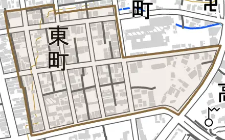 東町とその周辺の地図。町の範囲を重ねている