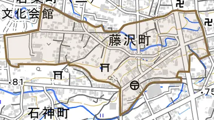 藤沢町とその周辺の地図。町の範囲を重ねている