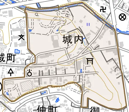 城内とその周辺の地図。町の範囲を重ねている
