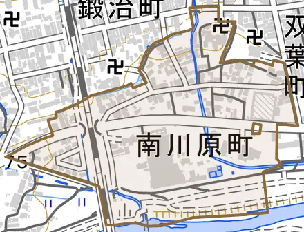 南川原町とその周辺の地図。町の範囲を重ねている