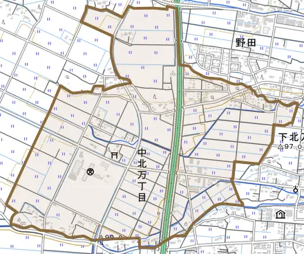 中北万丁目とその周辺の地図。町の範囲を重ねている