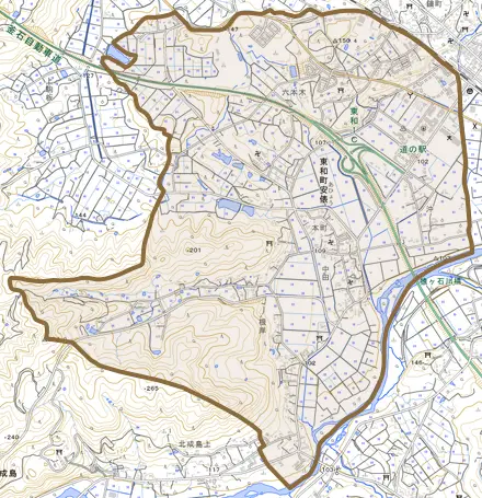 東和町安俵とその周辺の地図。町の範囲を重ねている