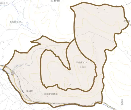 東和町東晴山とその周辺の地図。町の範囲を重ねている