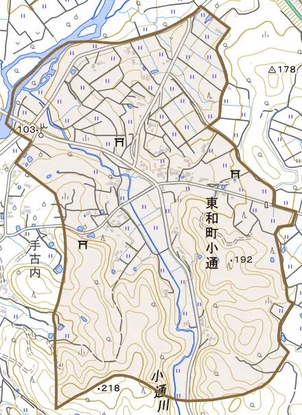 東和町小通とその周辺の地図。町の範囲を重ねている