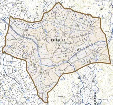 東和町南川目とその周辺の地図。町の範囲を重ねている