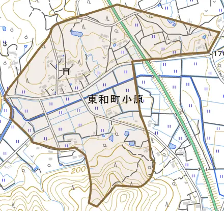 東和町小原とその周辺の地図。町の範囲を重ねている