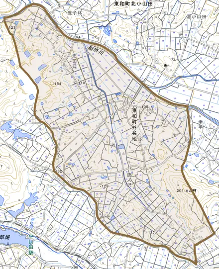 東和町外谷地とその周辺の地図。町の範囲を重ねている