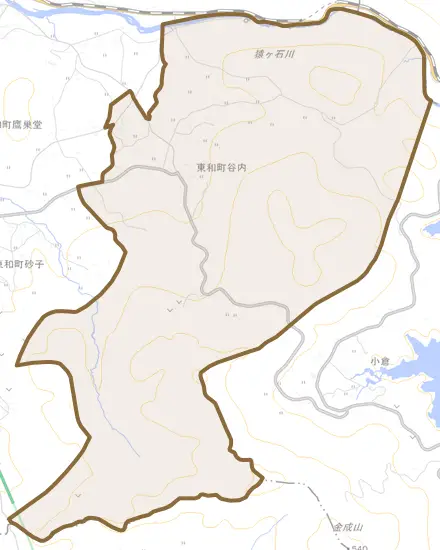 東和町谷内とその周辺の地図。町の範囲を重ねている