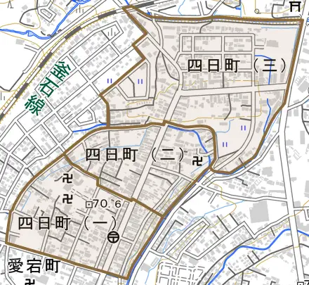 四日町とその周辺の地図。町の範囲を重ねている