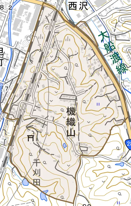 字機織山とその周辺の地図。町の範囲を重ねている