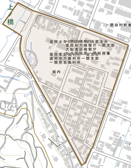 城内とその周辺の地図。町の範囲を重ねている