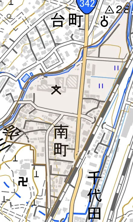 南町とその周辺の地図。町の範囲を重ねている