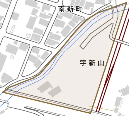 字新山とその周辺の地図。町の範囲を重ねている