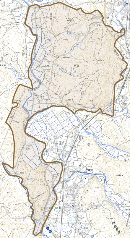 大字子抱とその周辺の地図。町の範囲を重ねている