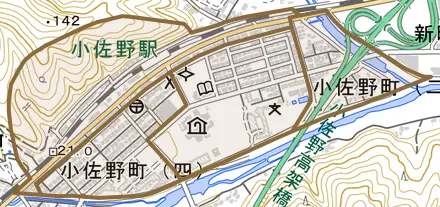 小佐野町とその周辺の地図。町の範囲を重ねている