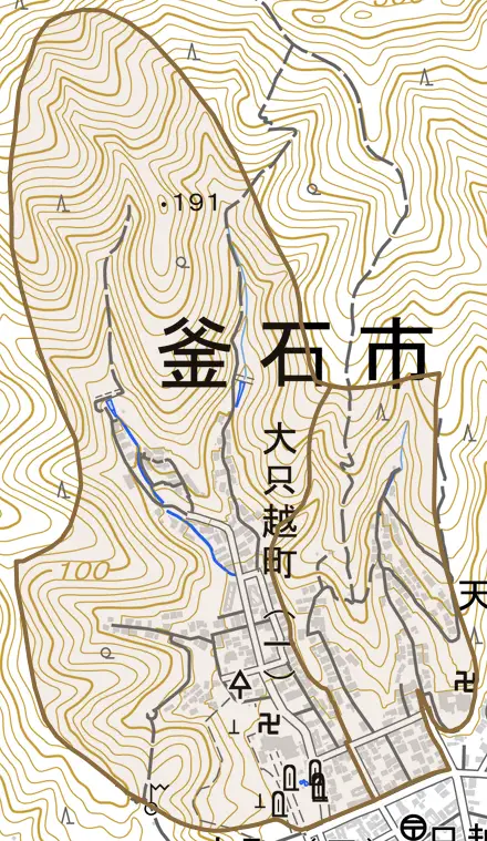 大只越町とその周辺の地図。町の範囲を重ねている
