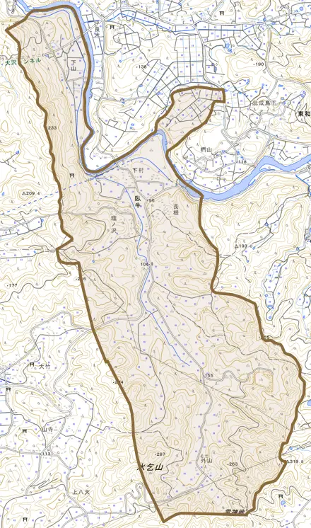 臥牛とその周辺の地図。町の範囲を重ねている