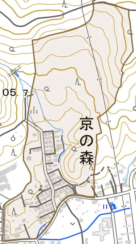 京の森とその周辺の地図。町の範囲を重ねている
