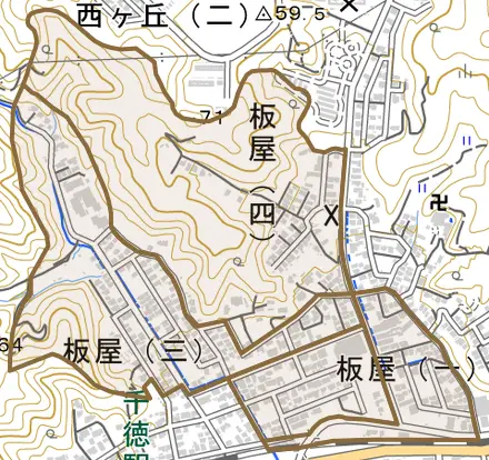 板屋とその周辺の地図。町の範囲を重ねている