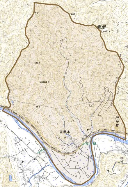 花原市とその周辺の地図。町の範囲を重ねている
