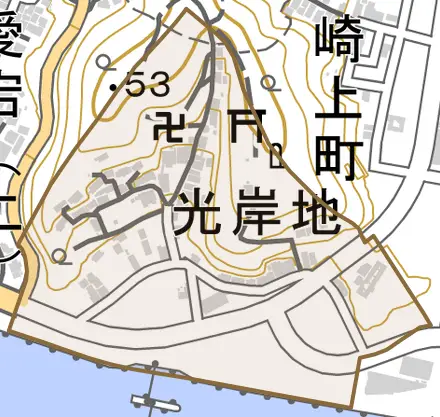 光岸地とその周辺の地図。町の範囲を重ねている
