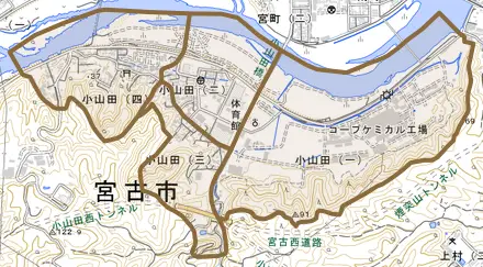 小山田とその周辺の地図。町の範囲を重ねている