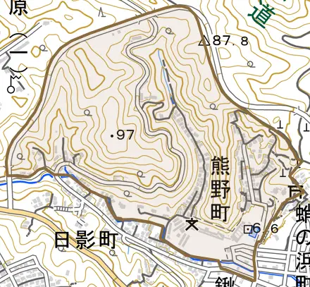 熊野町とその周辺の地図。町の範囲を重ねている