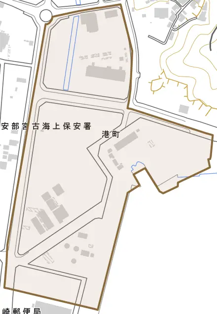 港町とその周辺の地図。町の範囲を重ねている