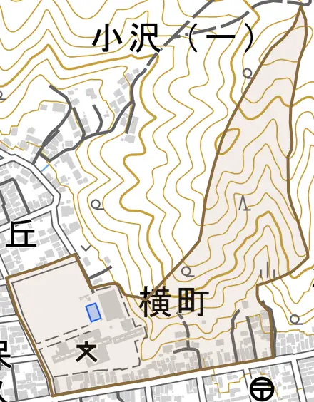 横町とその周辺の地図。町の範囲を重ねている