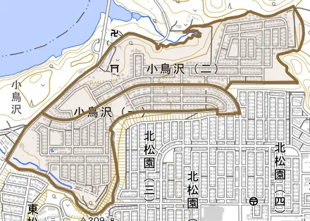 小鳥沢とその周辺の地図。町の範囲を重ねている