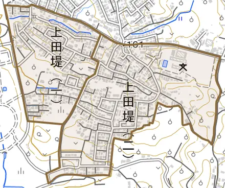上田堤とその周辺の地図。町の範囲を重ねている
