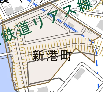 新港町とその周辺の地図。町の範囲を重ねている