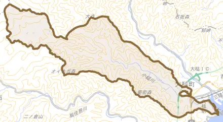 小鎚とその周辺の地図。町の範囲を重ねている