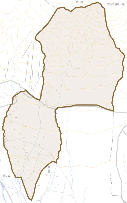 長山盆花平とその周辺の地図。町の範囲を重ねている