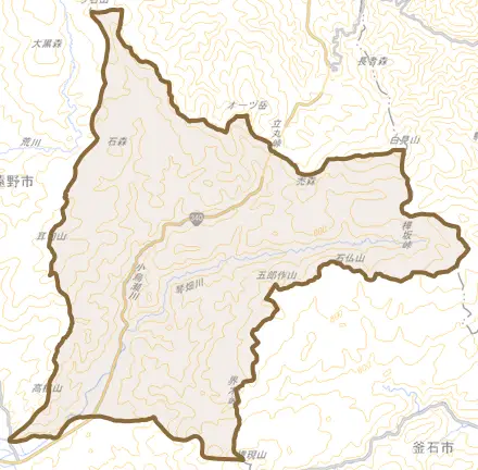 土淵町栃内とその周辺の地図。町の範囲を重ねている