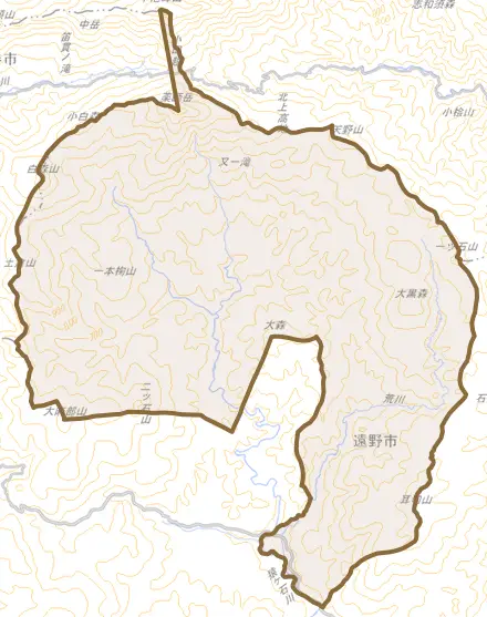 附馬牛町上附馬牛とその周辺の地図。町の範囲を重ねている