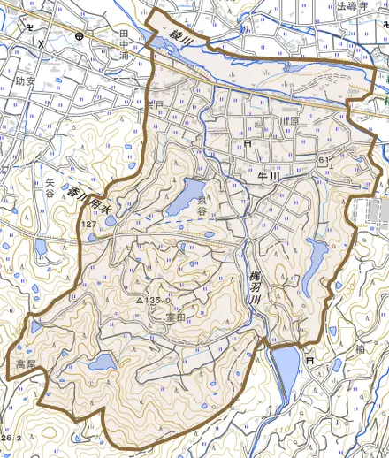 牛川とその周辺の地図。町の範囲を重ねている