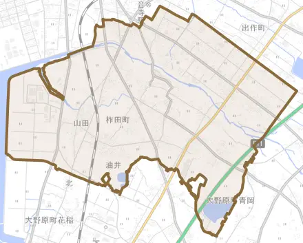 柞田町とその周辺の地図。町の範囲を重ねている