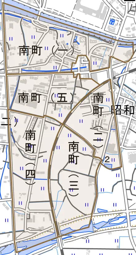 南町とその周辺の地図。町の範囲を重ねている