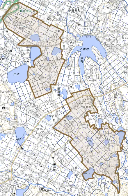 新田町とその周辺の地図。町の範囲を重ねている
