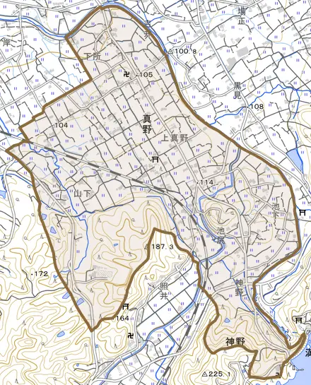 真野とその周辺の地図。町の範囲を重ねている
